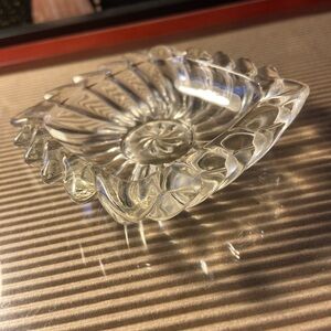 Glass pinwheel dish 8 cm square- antique